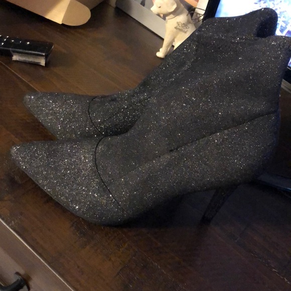 Black sparkling anklet heels! - Picture 2 of 4